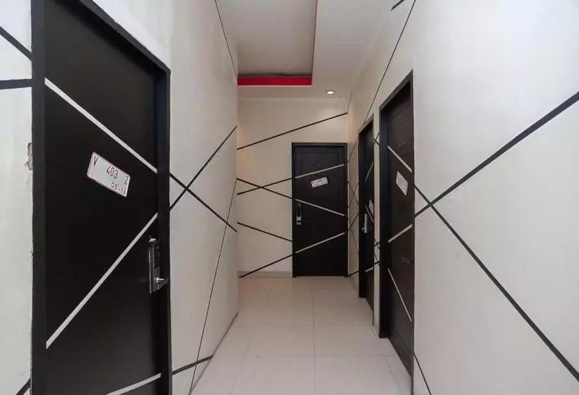 ホテル Reddoorz Plus @ Kemayoran