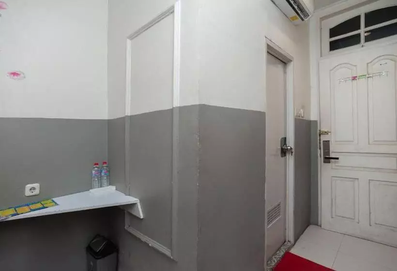 ホテル Reddoorz Plus @ Kemayoran