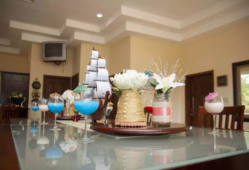 Hotelli Seaside Chateau Resort