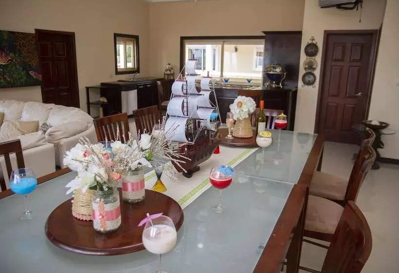 Hotelli Seaside Chateau Resort