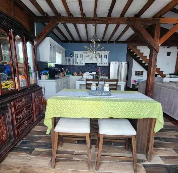 Hotelli Seaside Chateau Resort