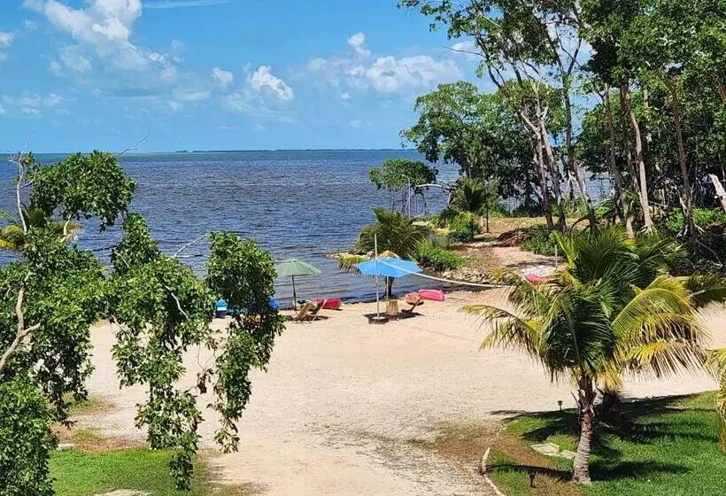 Hotelli Seaside Chateau Resort