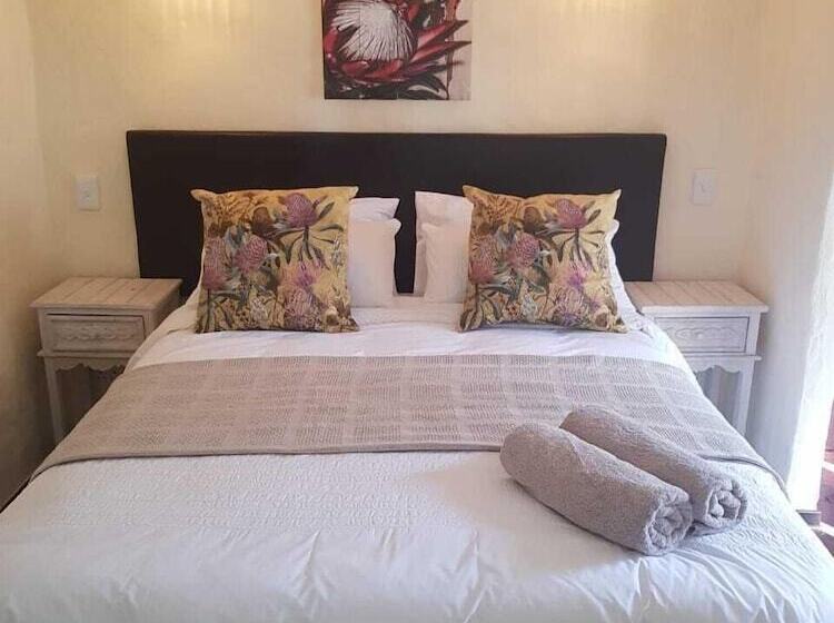 پانسیون Airport Tower Lodge