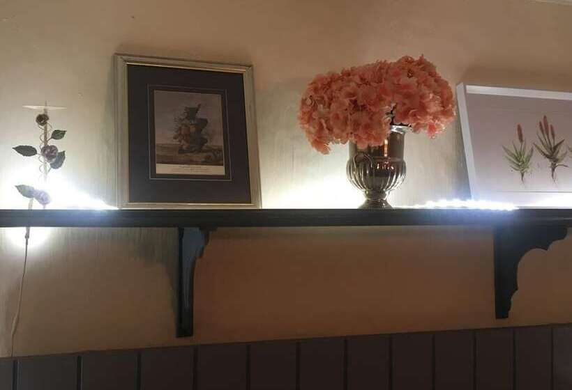 پانسیون Airport Tower Lodge