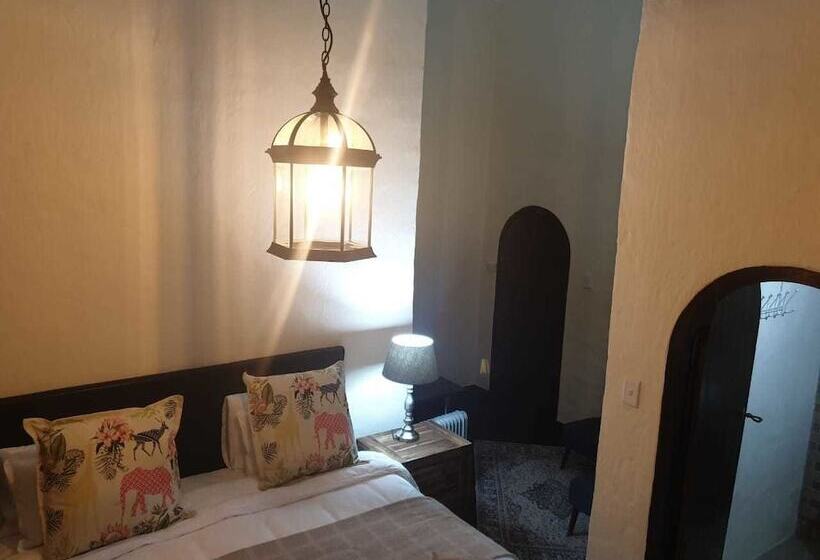 پانسیون Airport Tower Lodge