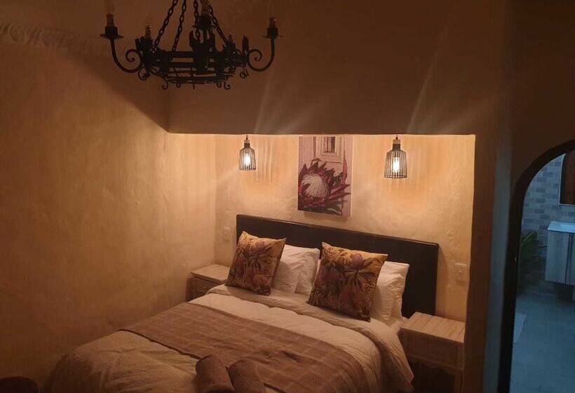 پانسیون Airport Tower Lodge