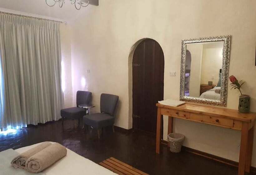 پانسیون Airport Tower Lodge