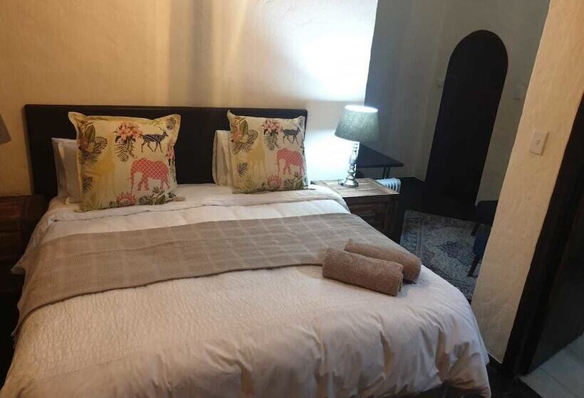 پانسیون Airport Tower Lodge