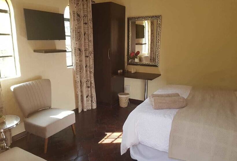 پانسیون Airport Tower Lodge