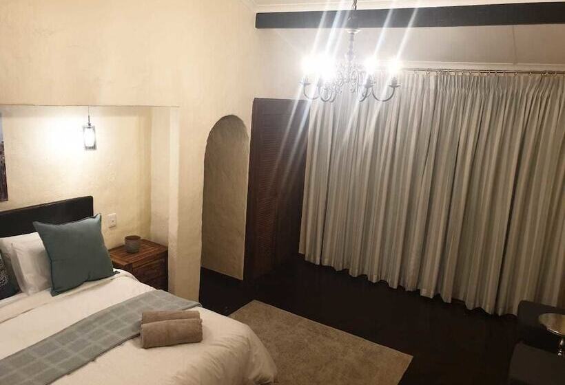 پانسیون Airport Tower Lodge