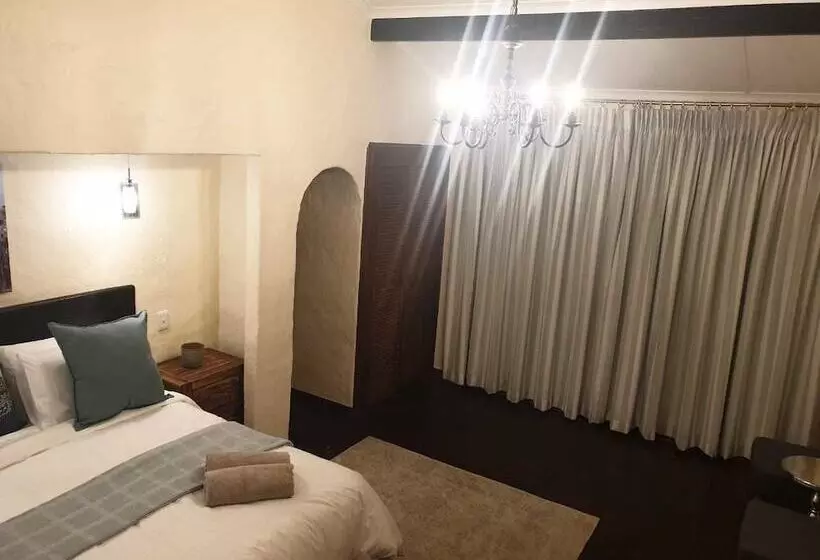 پانسیون Airport Tower Lodge