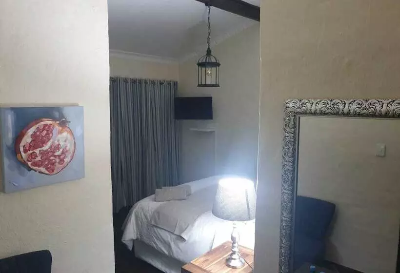 پانسیون Airport Tower Lodge