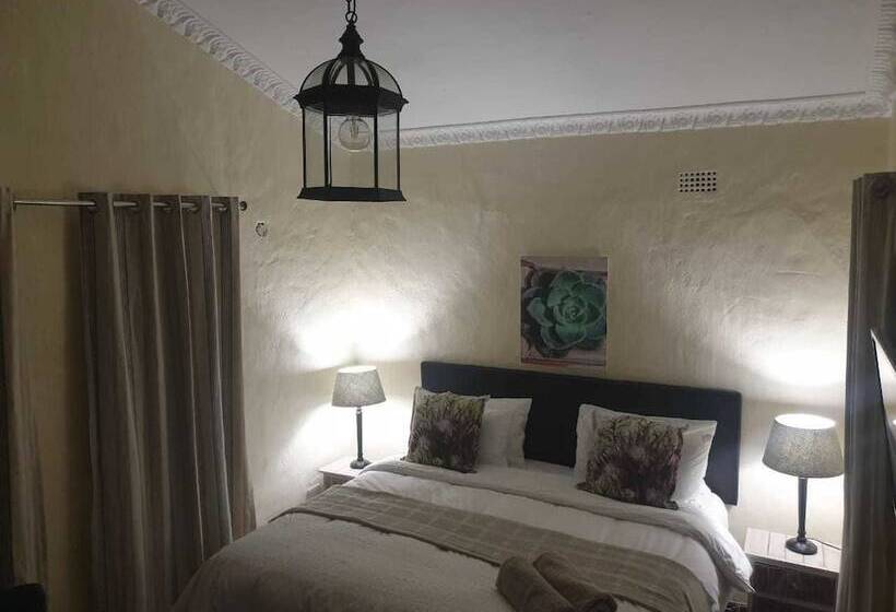 پانسیون Airport Tower Lodge