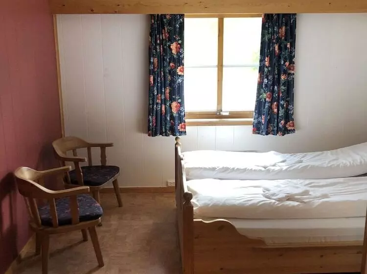 ペンション Dovreskogen Gjestegård As