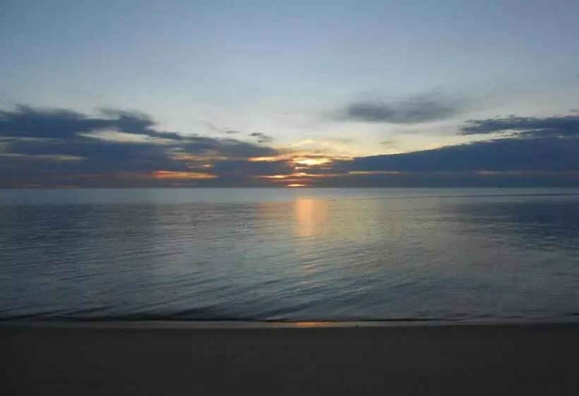 Seaside Hotel & Victor S Rv Park