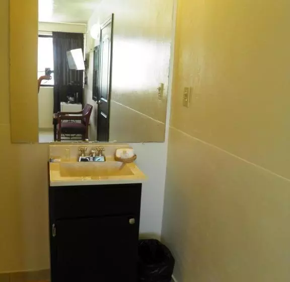 Seaside Hotel & Victor S Rv Park