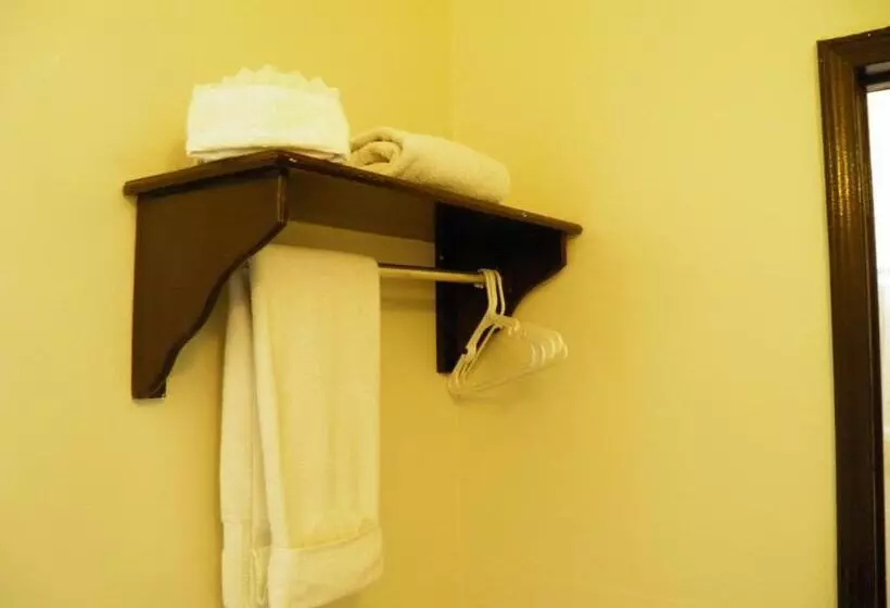 Seaside Hotel & Victor S Rv Park