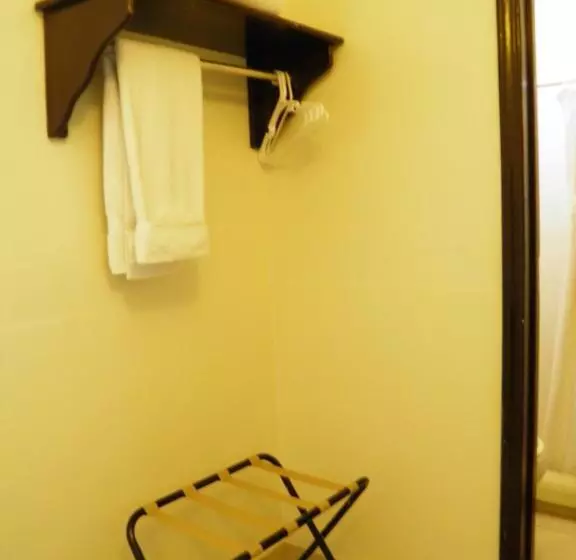 Seaside Hotel & Victor S Rv Park