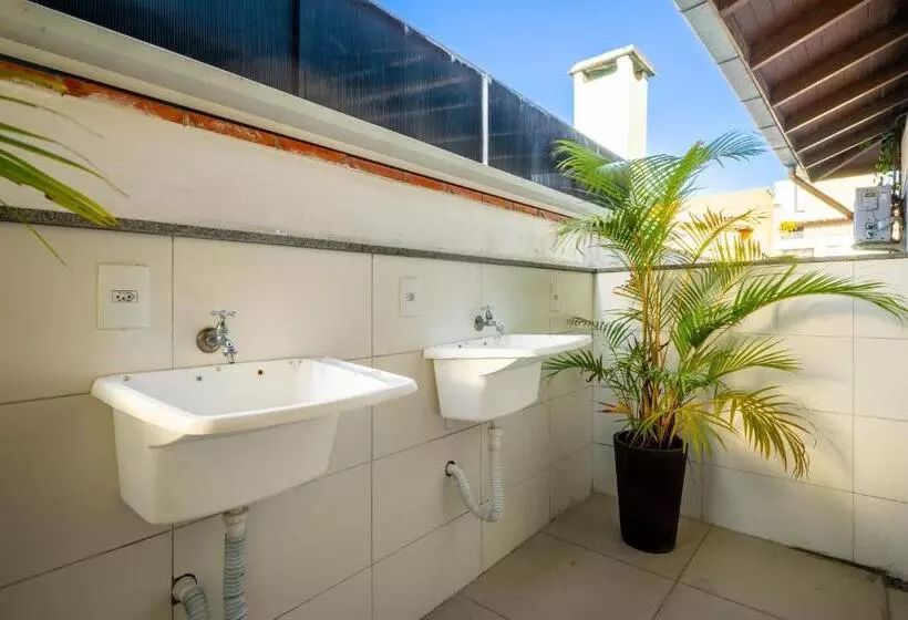 簡易ホテル Pousada Casa De Praia