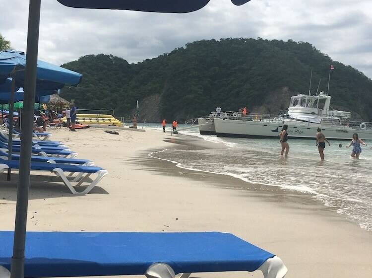 فندق Castillo Tambor Resort & Restaurant