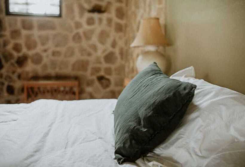 فندق Castillo Tambor Resort & Restaurant