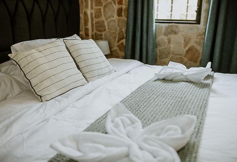 فندق Castillo Tambor Resort & Restaurant