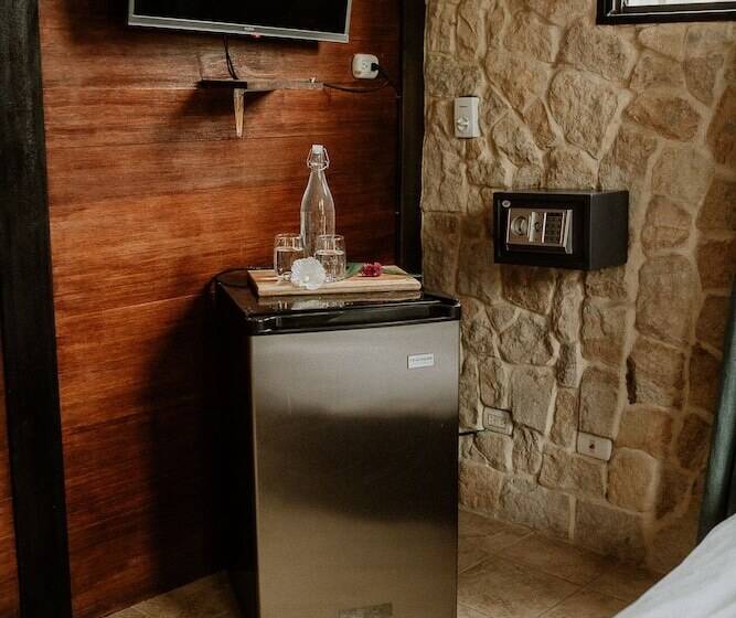 فندق Castillo Tambor Resort & Restaurant