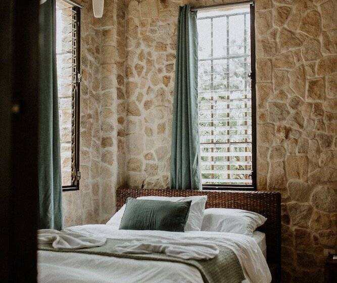 فندق Castillo Tambor Resort & Restaurant