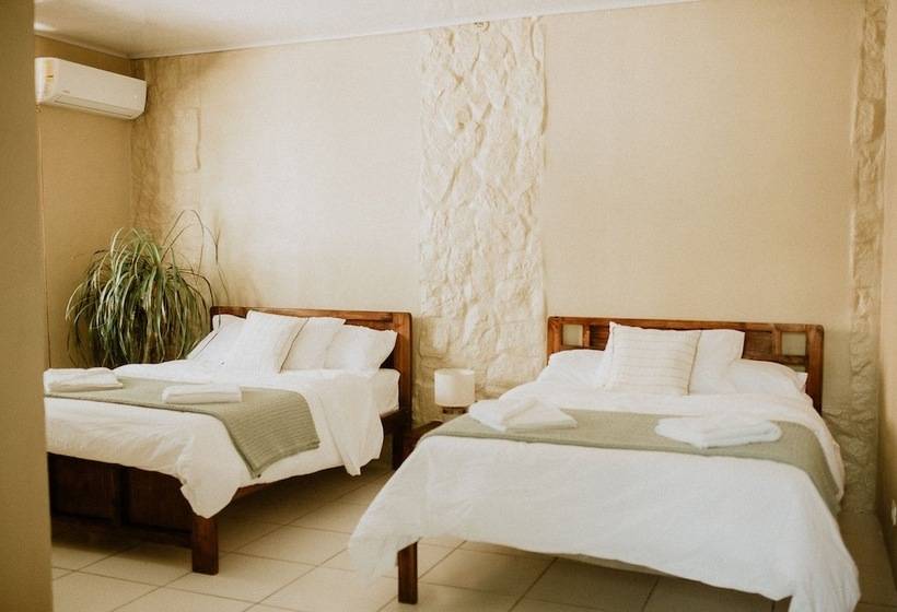 فندق Castillo Tambor Resort & Restaurant