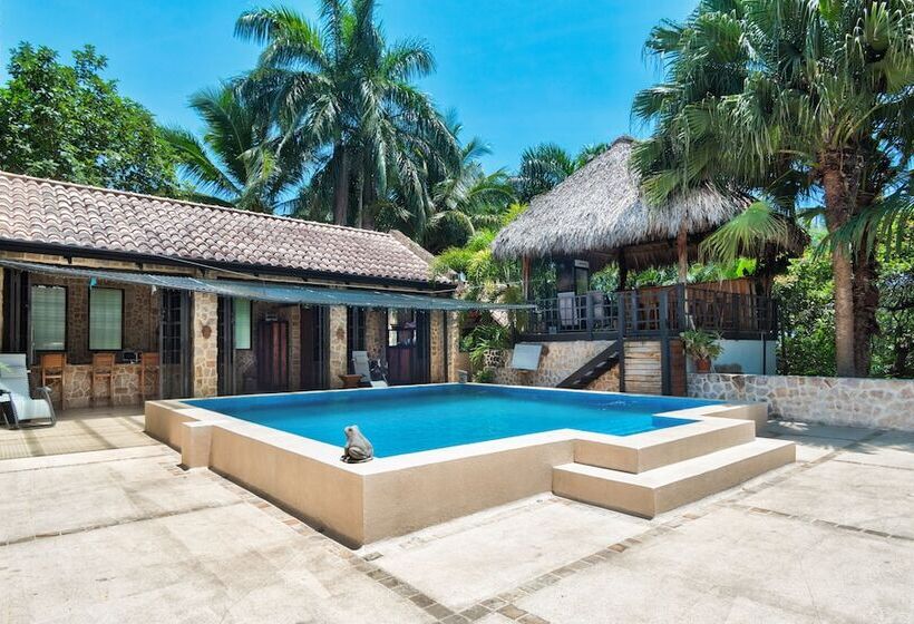 فندق Castillo Tambor Resort & Restaurant