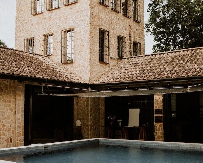 فندق Castillo Tambor Resort & Restaurant