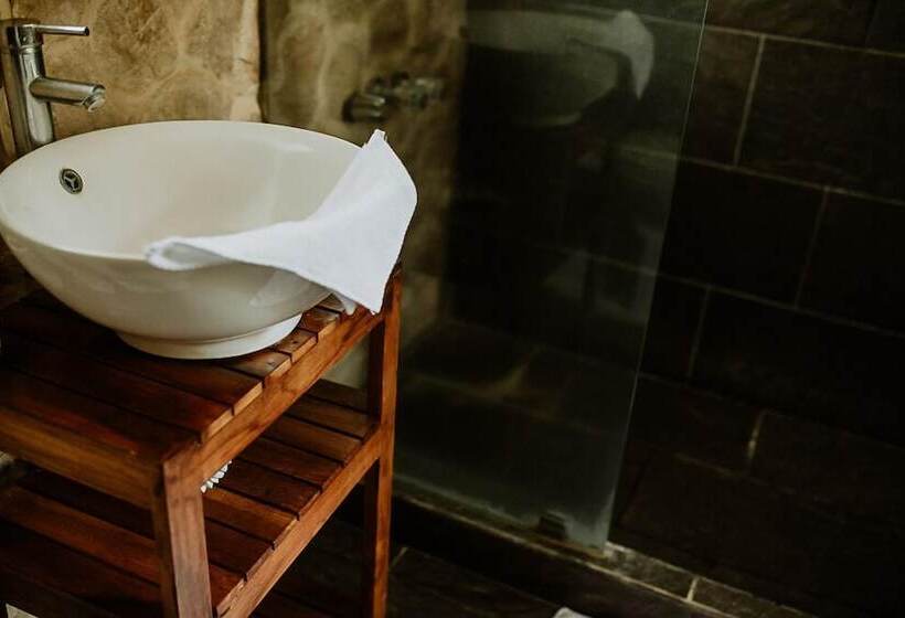 فندق Castillo Tambor Resort & Restaurant