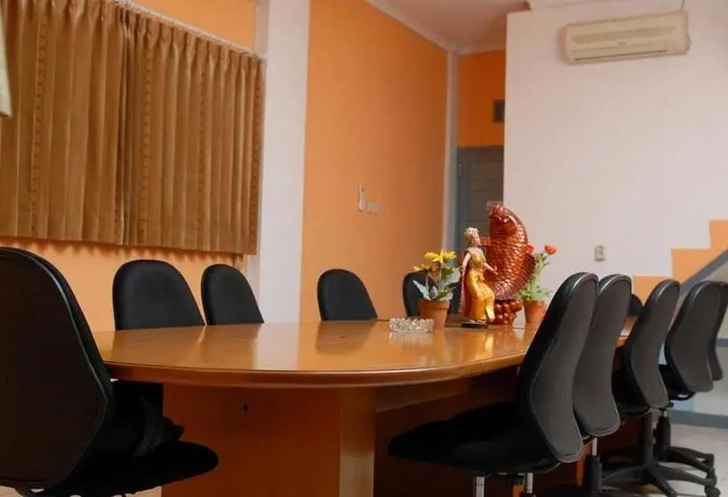 ホテル Guest House Salon Fora Gegerkalong Setiabudhi Bandung