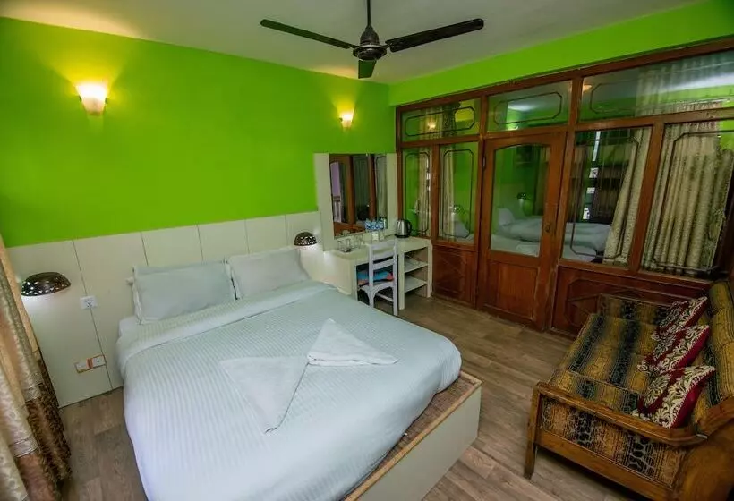 هتل Pomelo House