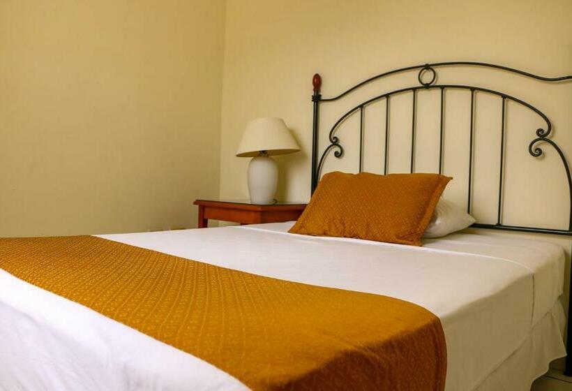 هتل Villa Serena San Benito