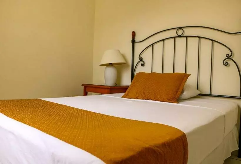 هتل Villa Serena San Benito