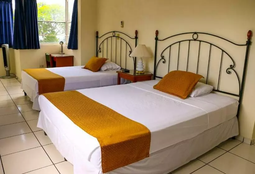 هتل Villa Serena San Benito