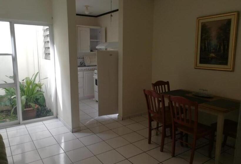 هتل Villa Serena San Benito