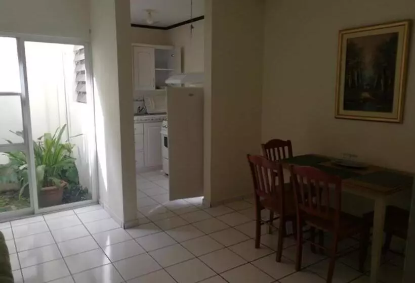 هتل Villa Serena San Benito