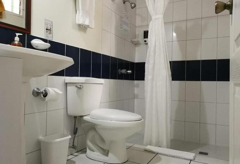 هتل Villa Serena San Benito