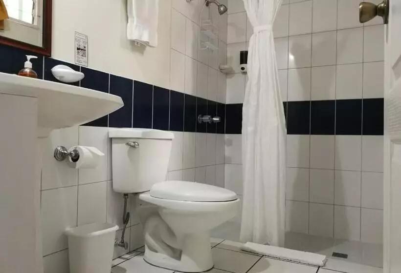 هتل Villa Serena San Benito