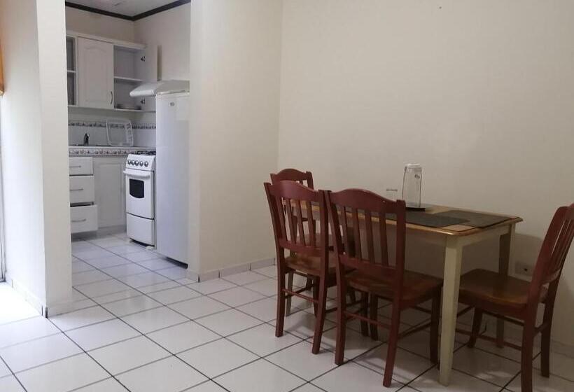 هتل Villa Serena San Benito