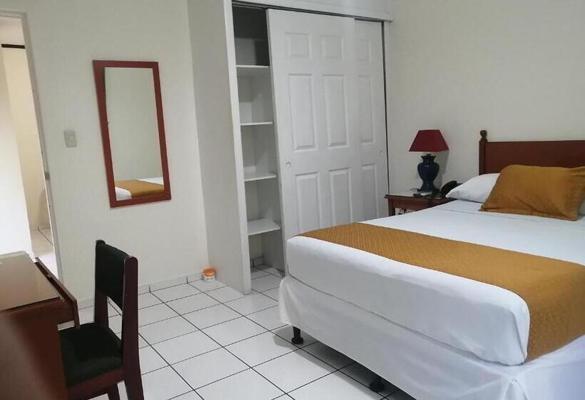 هتل Villa Serena San Benito