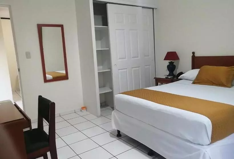 هتل Villa Serena San Benito