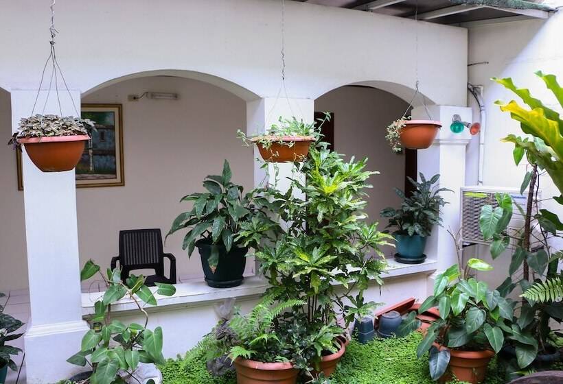 هتل Villa Serena San Benito