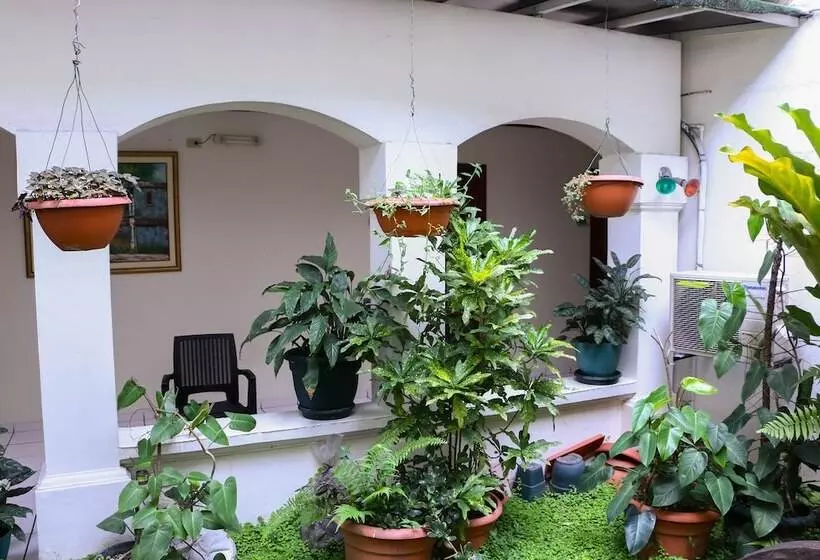 هتل Villa Serena San Benito