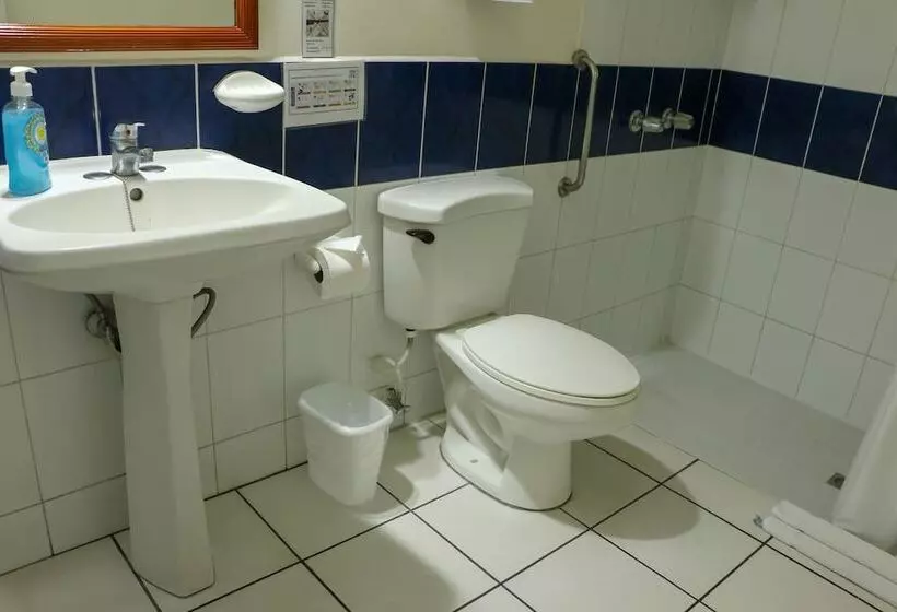 هتل Villa Serena San Benito