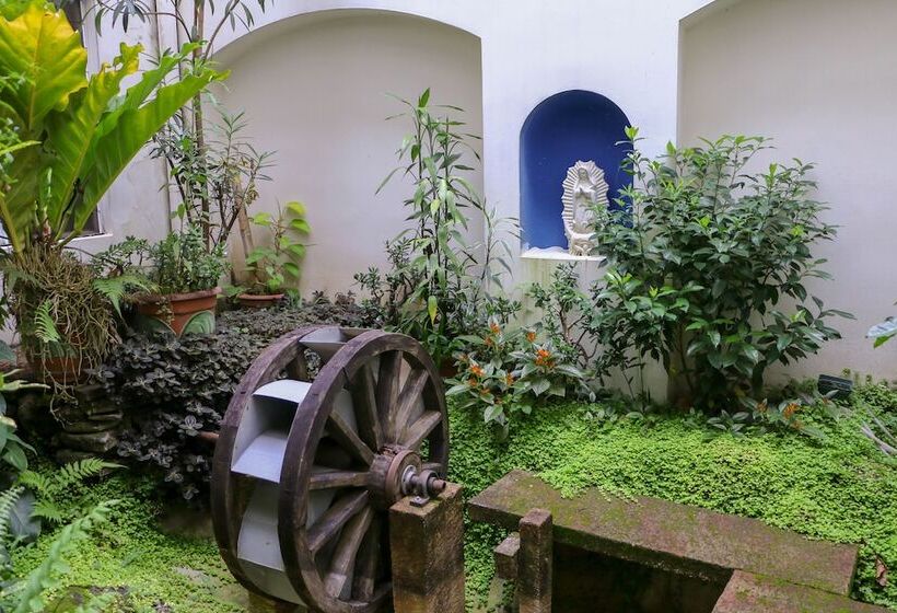 هتل Villa Serena San Benito