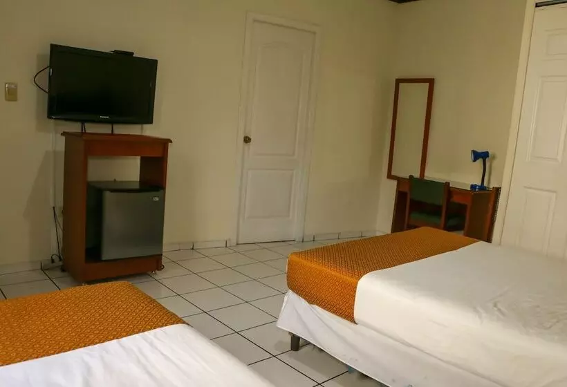 هتل Villa Serena San Benito