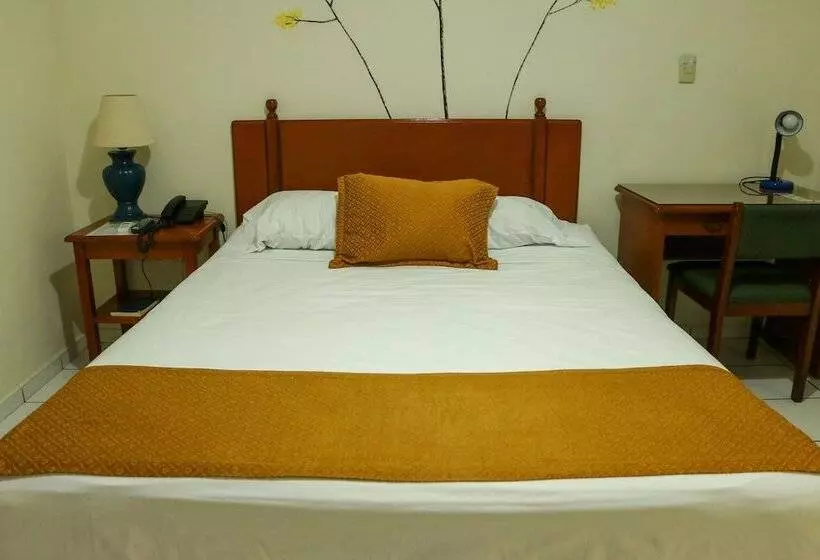 هتل Villa Serena San Benito